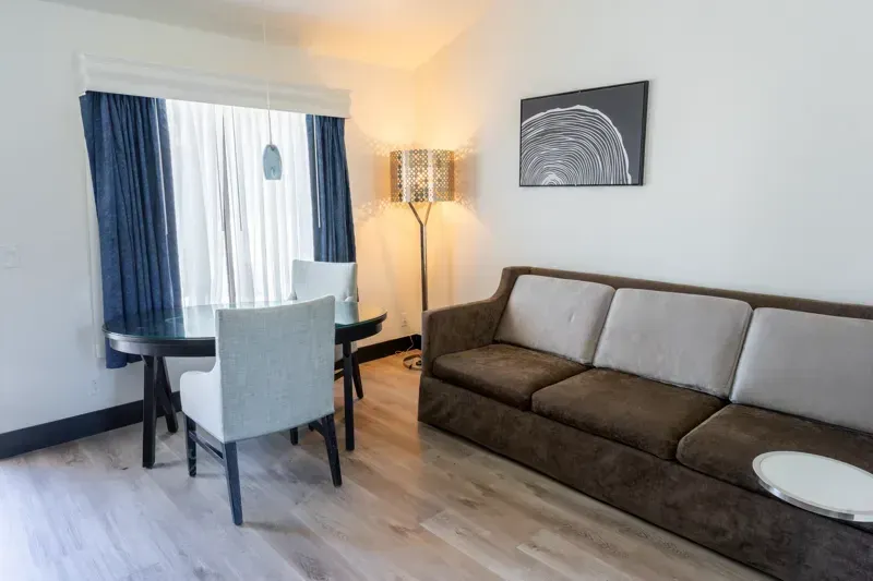 King Suite Kitchenette, view 4